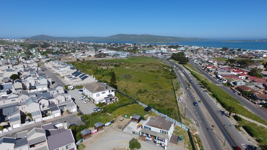 11 Bedroom Property for Sale in Middedorp Western Cape